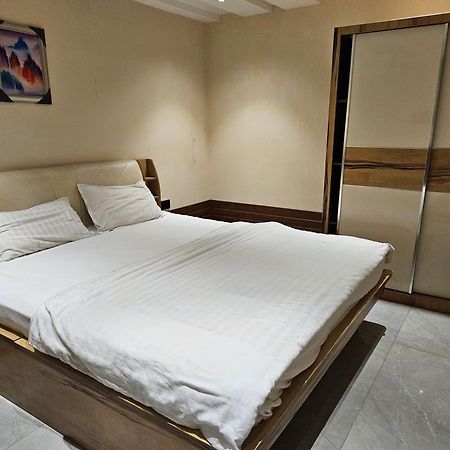 Stayez Studio Apartments 印多尔 外观 照片