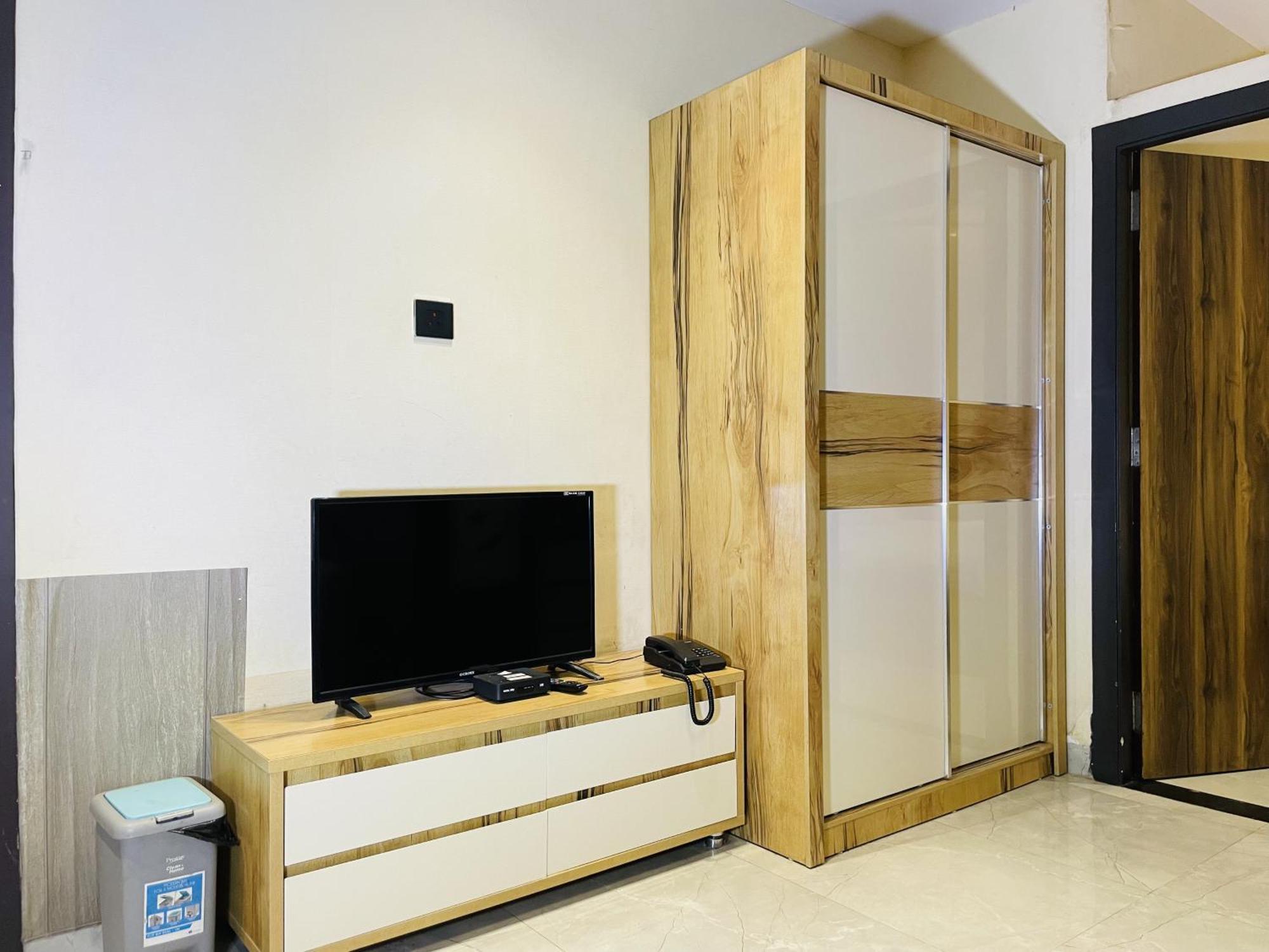 Stayez Studio Apartments 印多尔 外观 照片