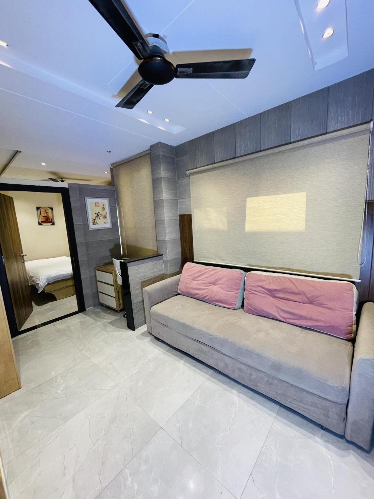 Stayez Studio Apartments 印多尔 外观 照片