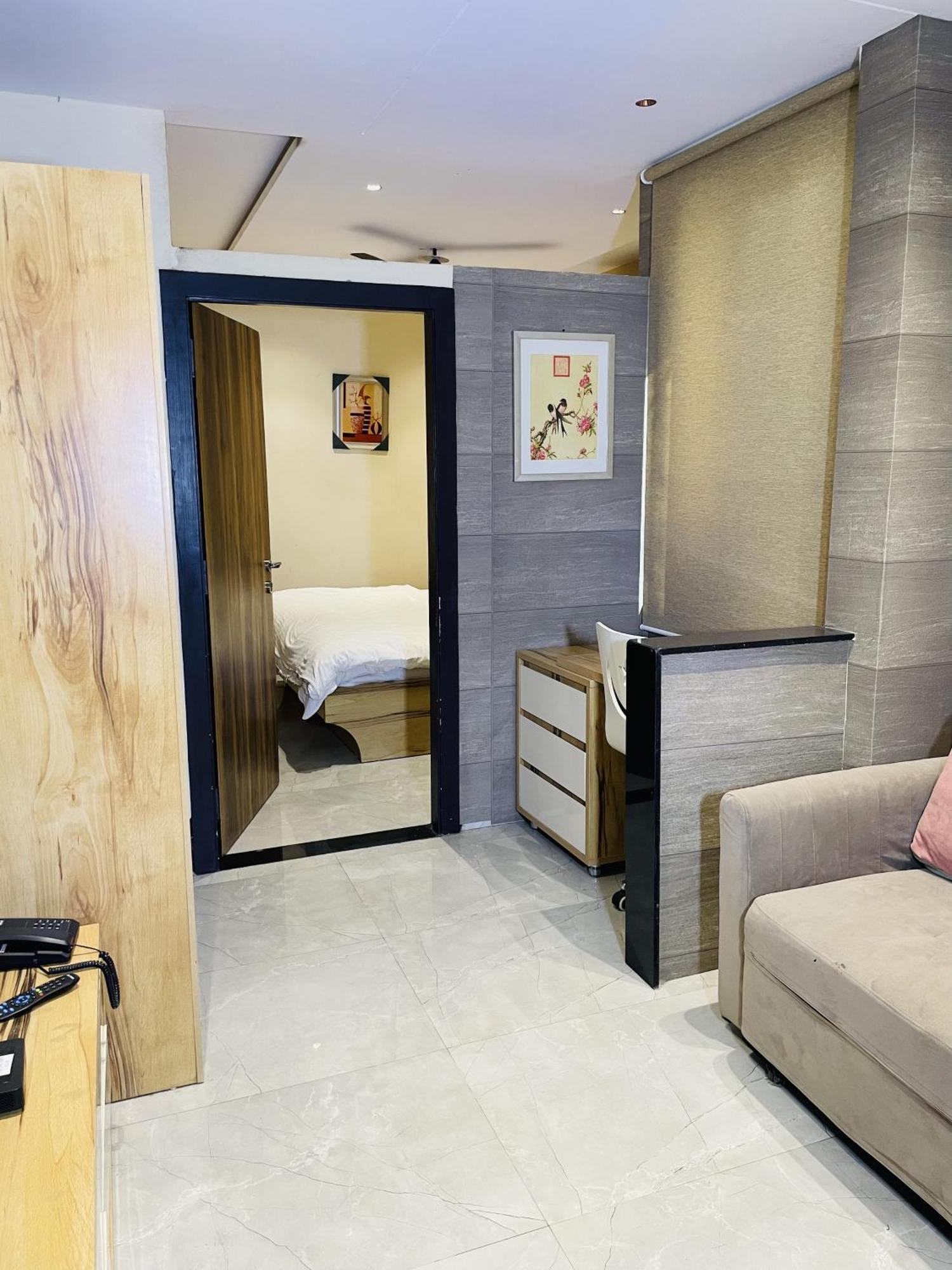 Stayez Studio Apartments 印多尔 外观 照片