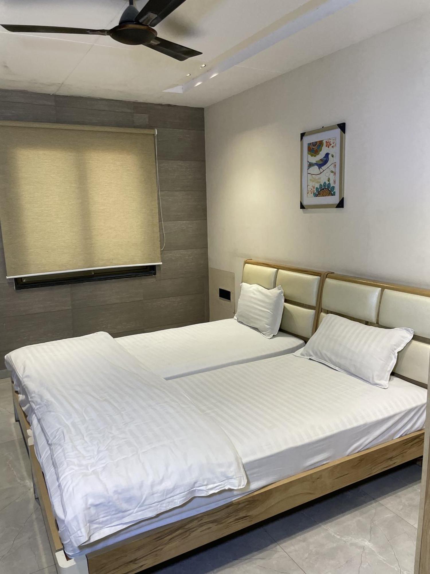 Stayez Studio Apartments 印多尔 外观 照片