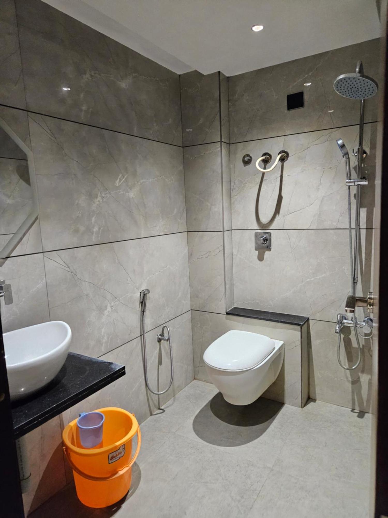 Stayez Studio Apartments 印多尔 外观 照片